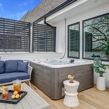 3 Townhomes Hot Tub & Rooftop Decks Holiday home Nashville