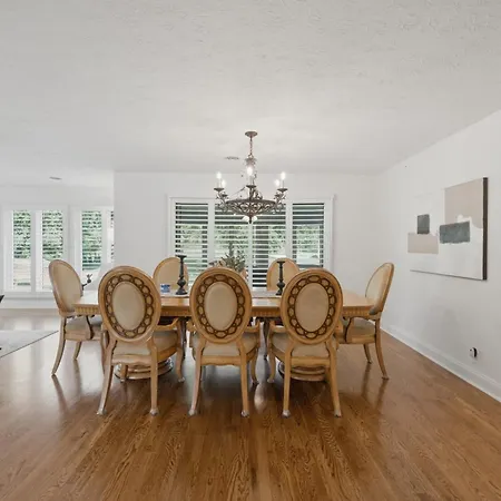Unwind By The Fireplace In North Holiday home *