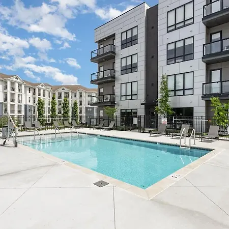 Misty-odyssey-mins To Broadway-pool & Full Gym *