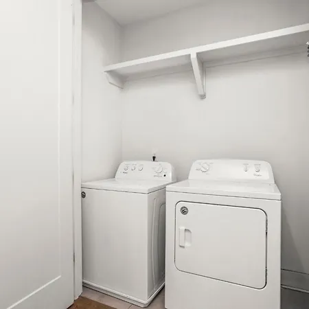 2 Units Sleeps 24 Nashville's Location