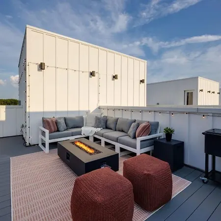 Wildflower - Rooftop Hot Tub - Game Holiday home