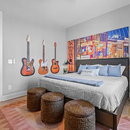Sounds Like Fun- Hot Tub & Rooftop Views Nashville