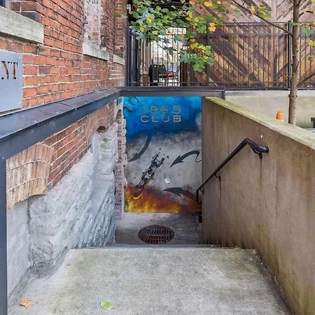Luxury 2br Midtown Near Broadway & Pool * Nashville