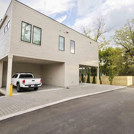 Modern Comfort | Pool, Fitness & Firepit Holiday home Nashville