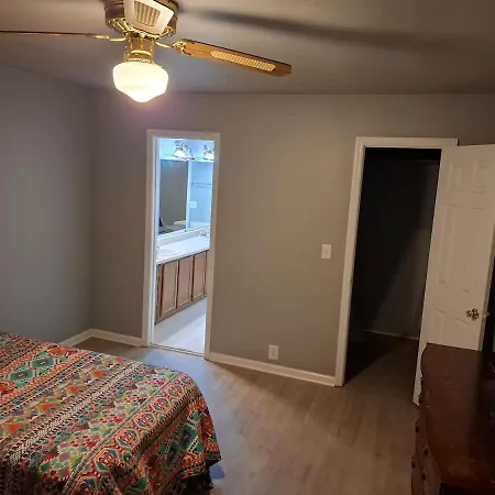 Old School Cool 3br Minutes To Downtown