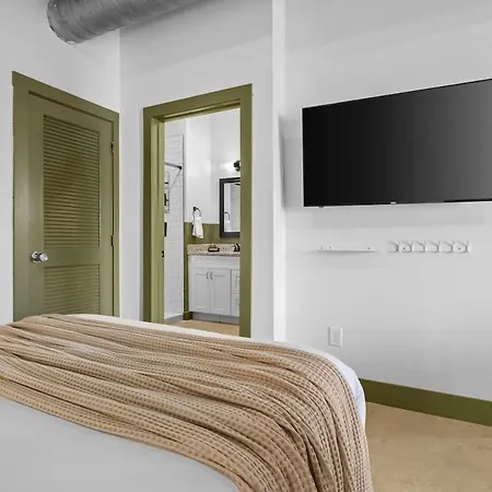 Elegant 1br Near Airport & Downtown Holiday home *
