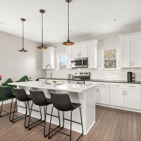 Luxury Townhome Rooftop Deck Near Broadway Nashville