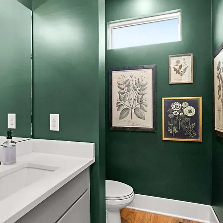 Holiday home 2 Units Sleeps 24 Nashville's Location Nashville