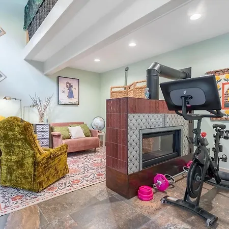 The Magic Cottage- Artsy Escape With Hot Tub & Charm