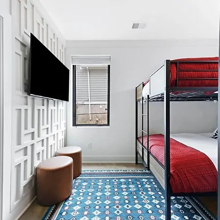 The Duet - Rooftop Lounge - 5 Mins To Broadway Holiday home *