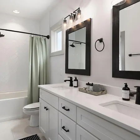 House With Rooftop Patio, Next To A Park, 3 Miles To Downtown * Nashville