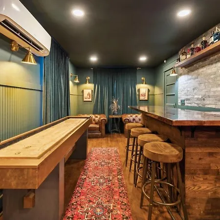 Holiday home Speakeasy. East Nash. Hot Tub. Mins To Broadway Nashville