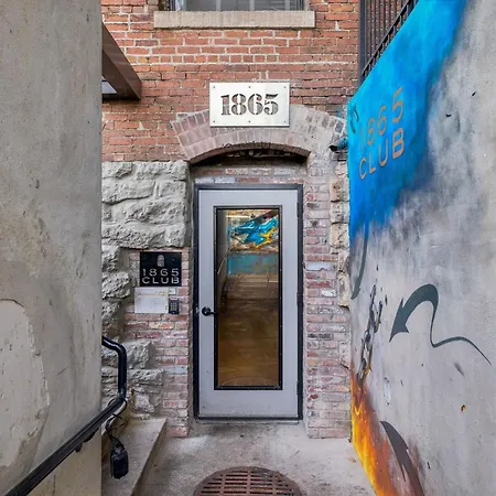 Luxury 2br Midtown Near Broadway & Pool Holiday home Nashville