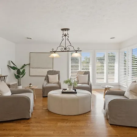 Unwind By The Fireplace In North Holiday home