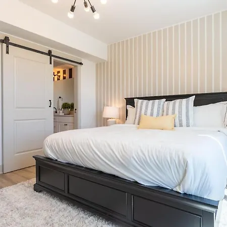 Holiday home The Jailhouse Rock By Local Nashville