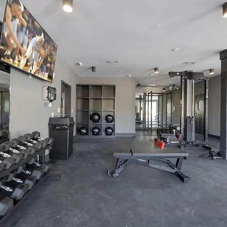 Misty-odyssey-mins To Broadway-pool & Full Gym *
