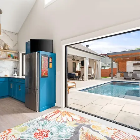 Holiday home The Blue Note - Luxe Outdoor Retreat & Pool - Close To Downtown