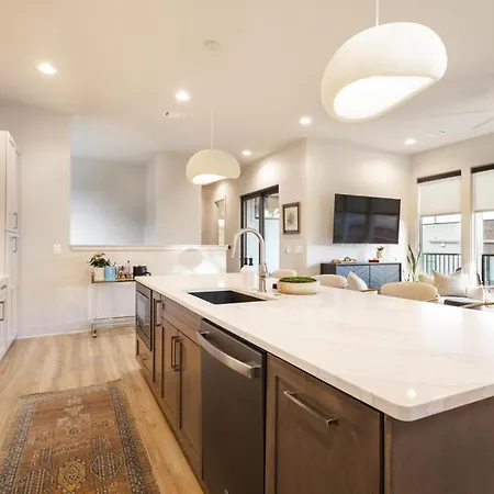 Modern Comfort | Pool, Fitness & Firepit Nashville