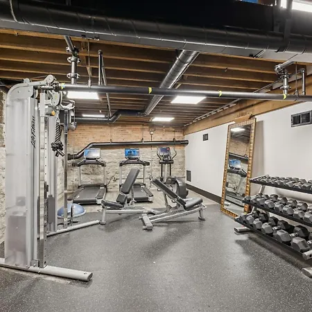 Holiday home Luxury 2br Midtown Near Broadway & Pool