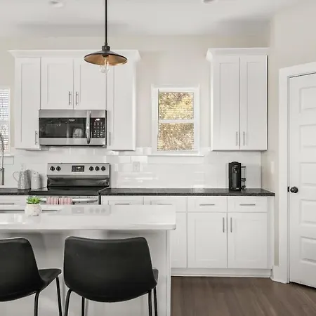 Holiday home Luxury Townhome Rooftop Deck Near Broadway *