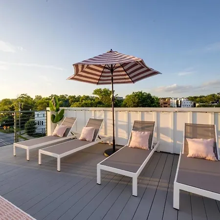 Wildflower - Rooftop Hot Tub - Game