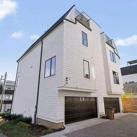 Holiday home Rodeo - Rooftop Patio - Minutes To Broadway *