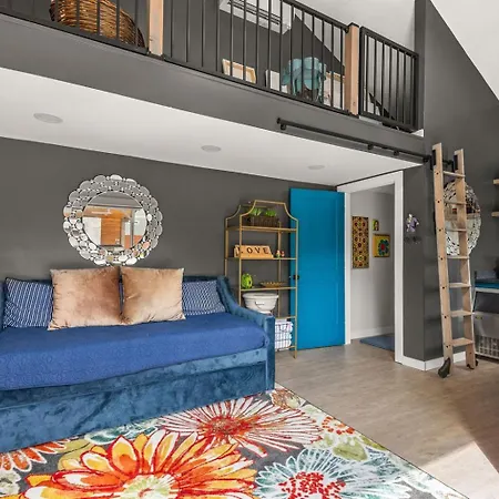 Holiday home The Blue Note - Luxe Outdoor Retreat & Pool - Close To Downtown