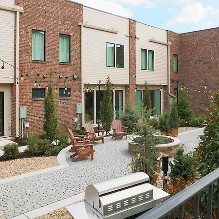 The Amenities | Heated Pool | 7 Mins-broadway Holiday home