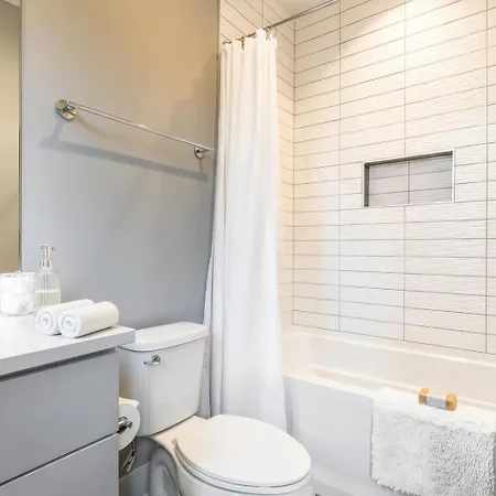 Holiday home Walk To Edgehill Belmont Music Row Hillsboro Village Gulch Parking *