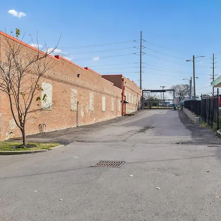 Luxury 2br Midtown Near Broadway & Pool