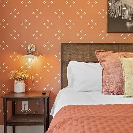 The Velvet Spur - Rooftop Retreat Near Germantown *