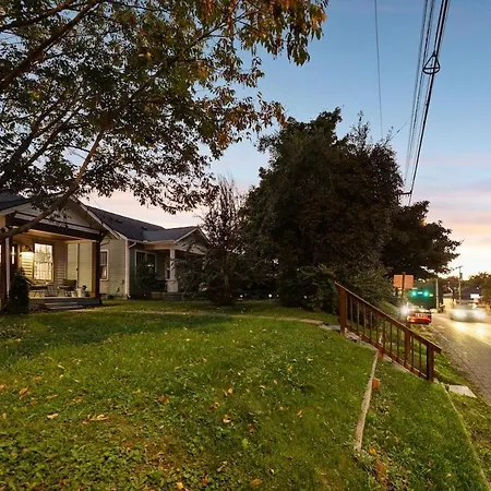 Speakeasy. East Nash. Hot Tub. Mins To Broadway Holiday home Nashville