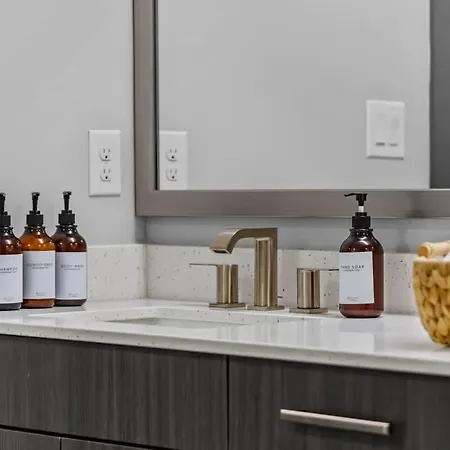 Luxe 2br W Views Near Broadway & Music Row Holiday home *