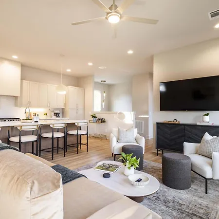 Modern Comfort | Pool, Fitness & Firepit Nashville