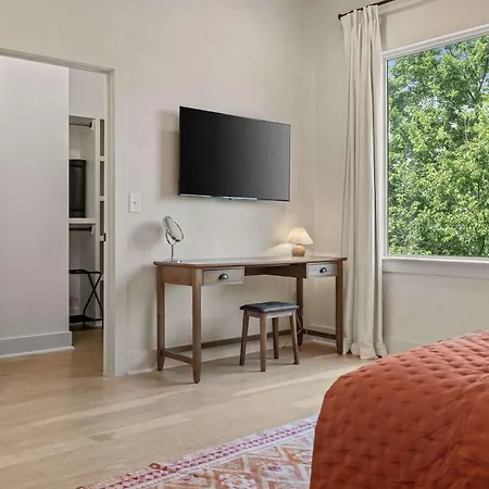 The Velvet Spur - Rooftop Retreat Near Germantown * Nashville
