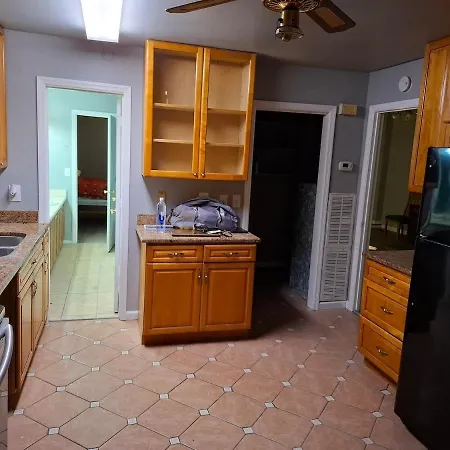 Old School Cool 3br Minutes To Downtown Holiday home *