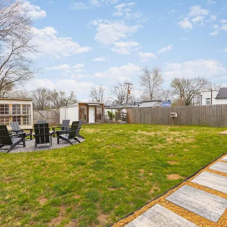 With Fenced In Yard And Firepit, Walk To Coffee And Food *