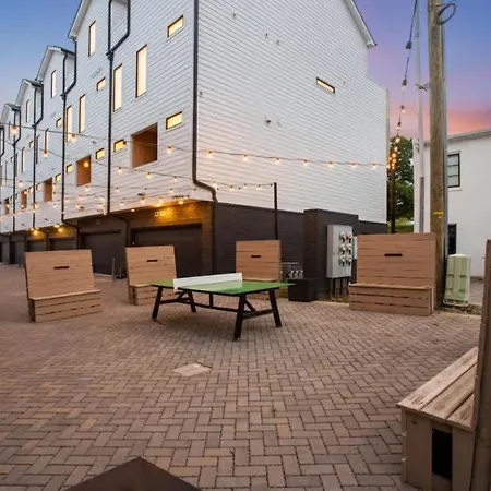 2 Units Sleeps 24 Nashville's Location Holiday home *