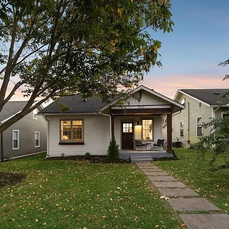 Speakeasy. East Nash. Hot Tub. Mins To Broadway Holiday home