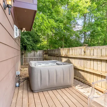 Holiday home The Magic Cottage- Artsy Escape With Hot Tub & Charm