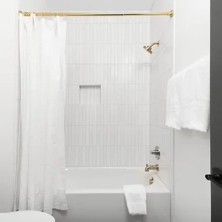 The Duet - Rooftop Lounge - 5 Mins To Broadway Holiday home *