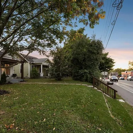 Speakeasy. East Nash. Hot Tub. Mins To Broadway Holiday home