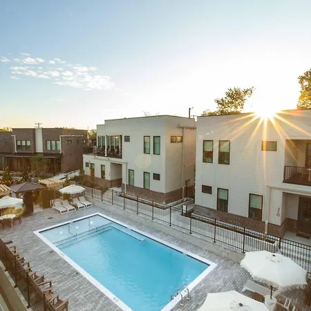 The Amenities | Heated Pool | 7 Mins-broadway