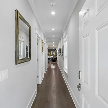 In Style Spacious Nash Near Broadway Holiday home *