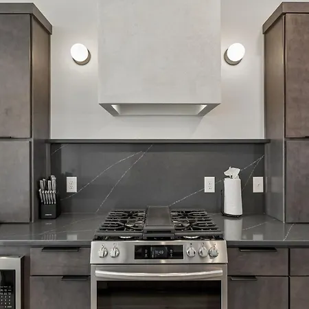Sleek Trio Townhomes 9br 3 Hot Tubs * Nashville