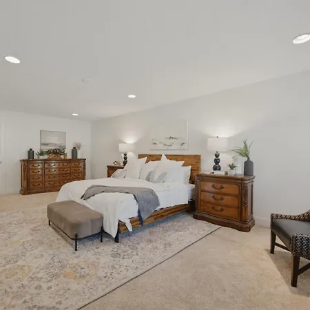 Unwind By The Fireplace In North Holiday home