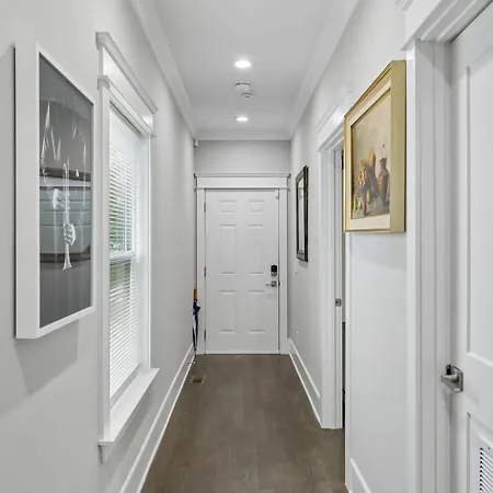 In Style Spacious Nash Near Broadway *