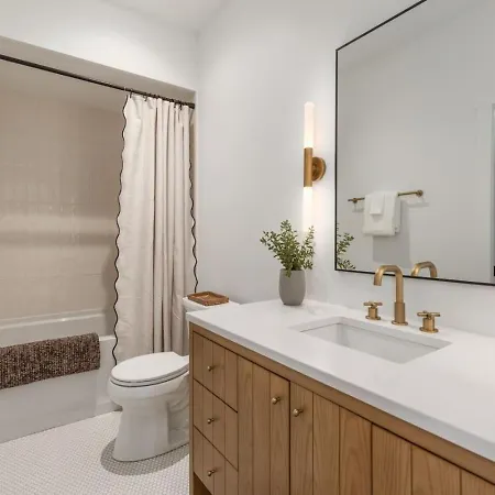 12 South With Rooftop Sauna, Wet Bar, And Two Car Garage *
