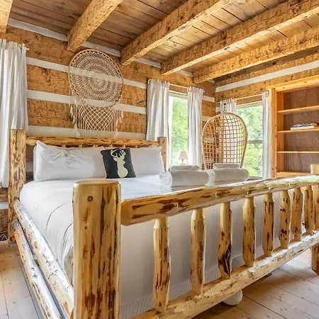 The Magic Cottage- Artsy Escape With Hot Tub & Charm