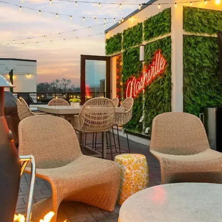 Holiday home Elegant With Downtown Views Rooftop Hot Tub And Garage